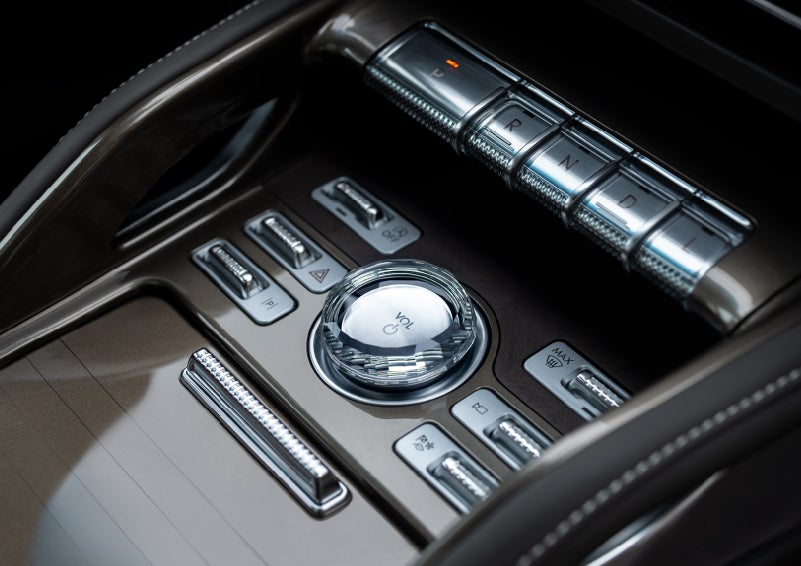 A crystal-inspired volume knob is shown in the center floor console of a 2024 Lincoln Nautilus® SUV. | Oliver Lincoln in Plymouth IN