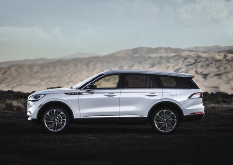A Lincoln Aviator® SUV is parked on a scenic mountain overlook | Oliver Lincoln in Plymouth IN
