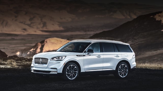 A 2024 Lincoln Aviator® SUV is parked at a mountain overlook | Oliver Lincoln in Plymouth IN