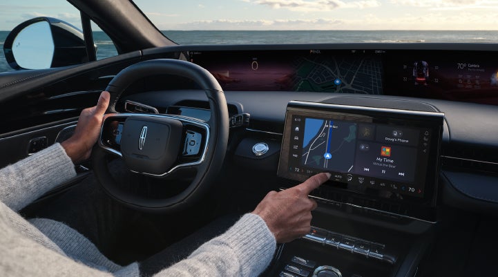 The driver of a 2024 Lincoln Nautilus® SUV interacts with the new Lincoln Digital Experience. | Oliver Lincoln in Plymouth IN